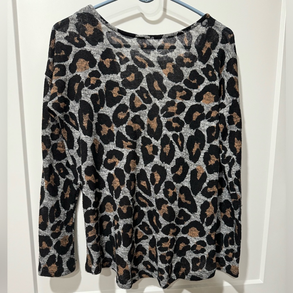 Leopard Print Long Sleeve Top With Twisted Back